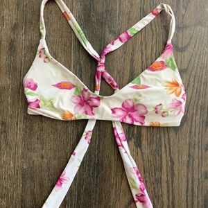 Frankie’s Bikinis Floral top